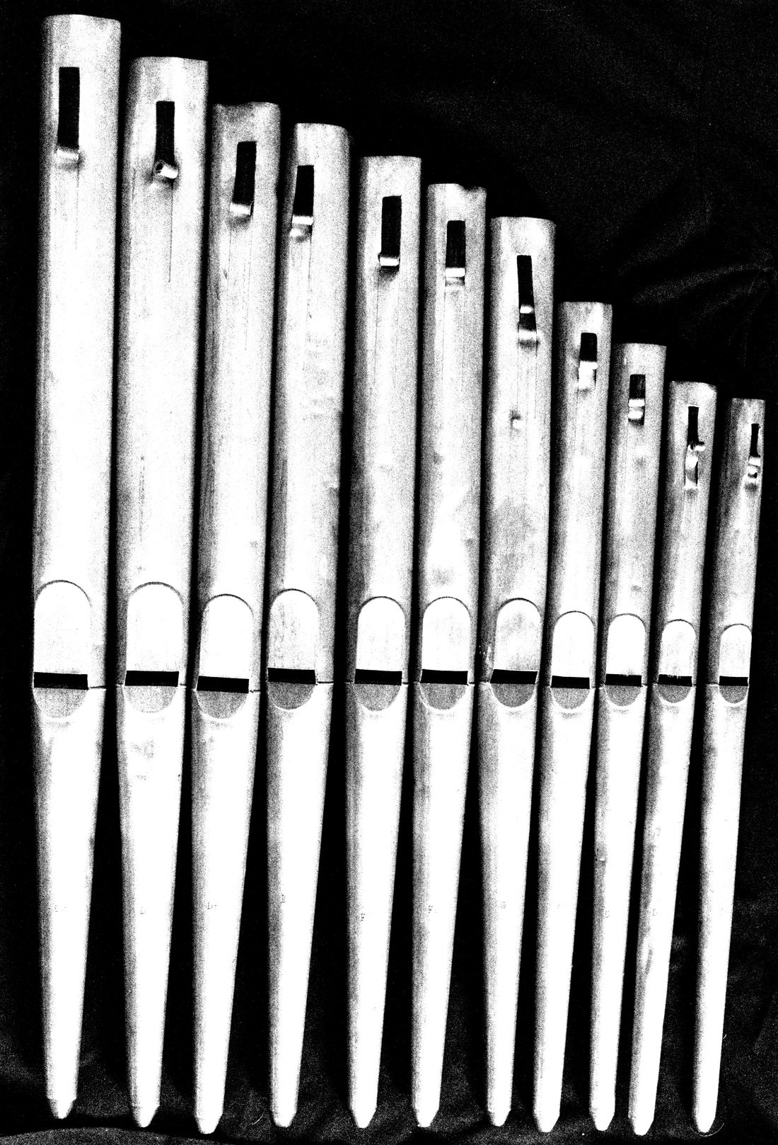 eleven organ pipes, from longest to shortest